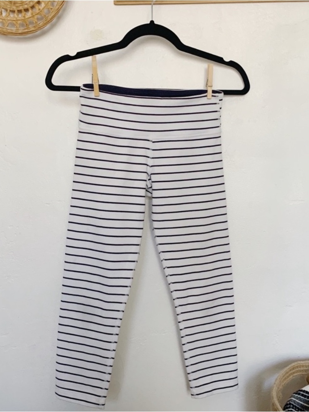 Lululemon Wunder Under cropped legging sin quiet stripe white and navy